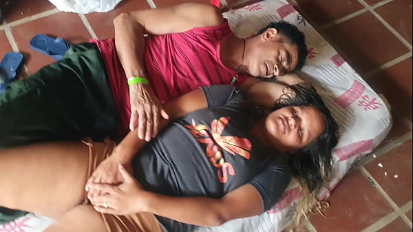 Malandro comeu a vizinha até estourar a camisinha