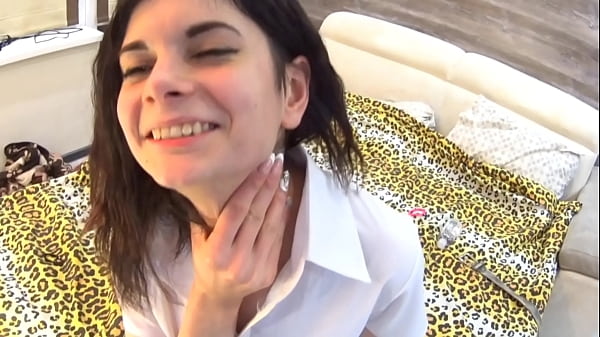 Rabuda quicando com força na pica