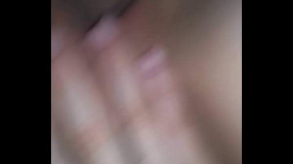 Novinha mostrou a buceta
